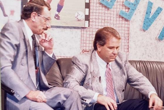 analgrimaldic's tweet photo. Ha fallecido #RodolfoPiñeyro, comunicador uruguayo, compañero y amigo de tantas programas deportivos con mi papá #luisgrimaldi en #CD7deportes y @680radioatalaya muy cercano a mi familia. Mis condolencias a su familia y más allegados. Que en Paz Descanse. https://t.co/FDFW8adoAb