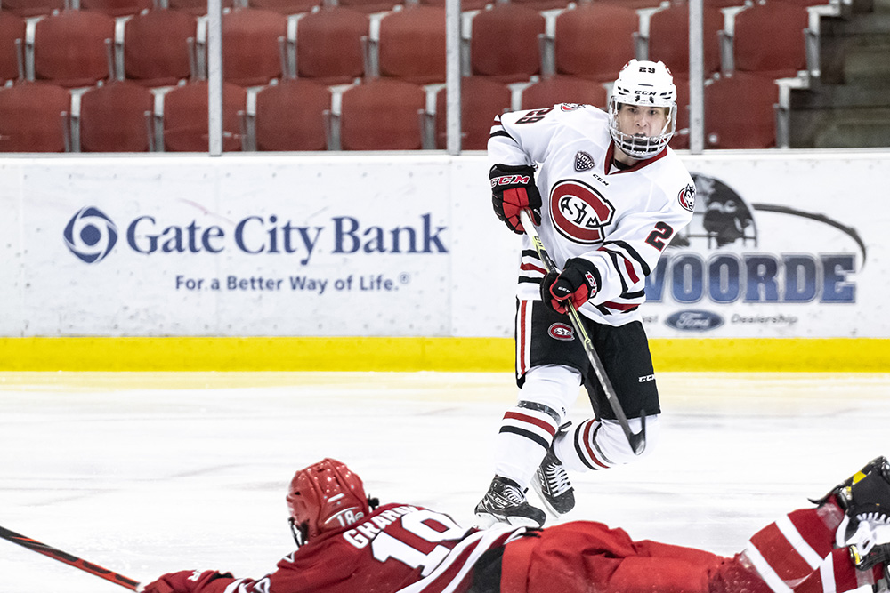 SCSUHuskies_MH's tweet photo. Have you cast your vote for the Hobey Baker Award today?

https://t.co/SfFJmVgBJF

#unleashSCSU #NCHCHockey #SCSUHuskies #VoteVeeti #VotePerbix #HobeyBaker https://t.co/xC7RyANzAK