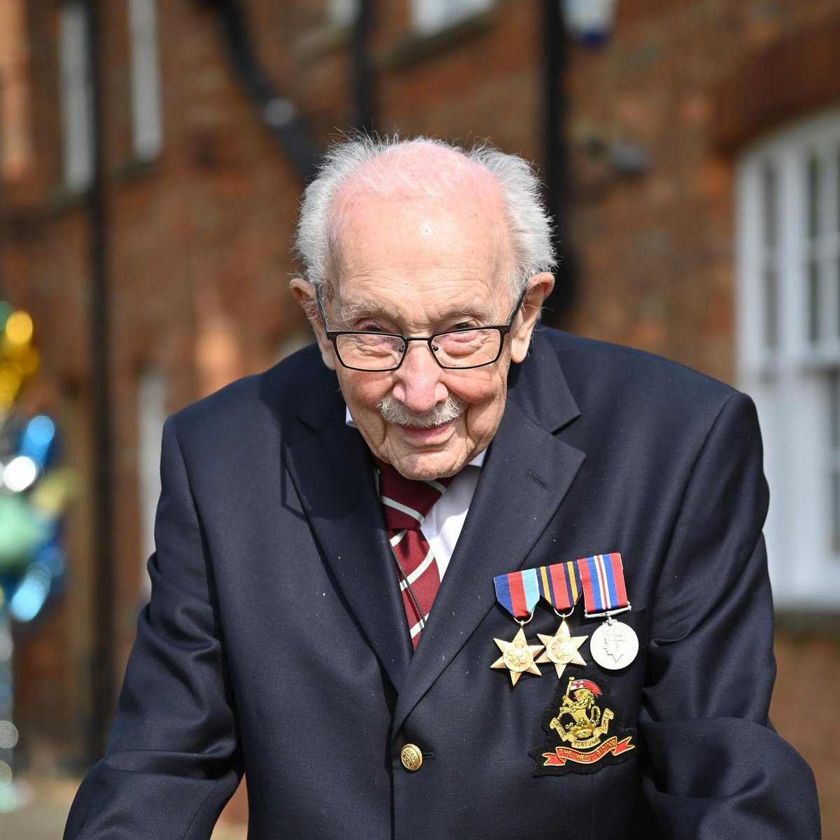 Rest in peace Captain Sir Tom Moore 💙 such an amazing person thankyou for everything you have done x