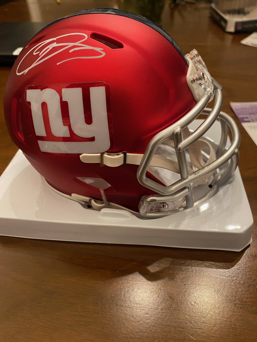 aekelund31's tweet photo. We are gonna be giving this autographed OBJ Giants mini helmet away on the podcast at the end of the month! Be sure to check out the social media accounts for instruction on how to enter. @theaveragebros_take is our Instagram and our Twitter is @Average___Bros! https://t.co/L6n4A6ax86