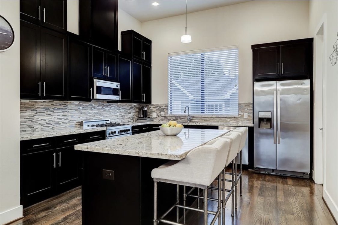 CherylWRealty's tweet photo. City Living 
 City Views! 
#houstontx 

Listed at $465,000. 

#houstonrealestate #houstonhomes #luxuryhomes https://t.co/6emmxzHayp