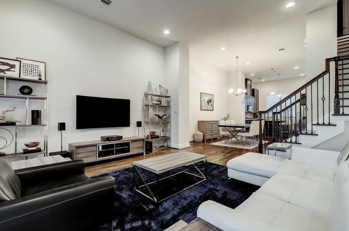CherylWRealty's tweet photo. City Living 
 City Views! 
#houstontx 

Listed at $465,000. 

#houstonrealestate #houstonhomes #luxuryhomes https://t.co/6emmxzHayp