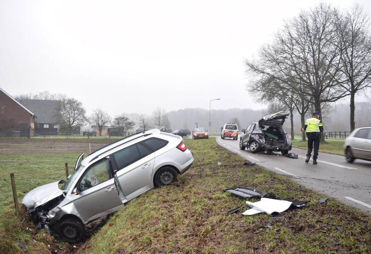 Drie auto's betrokken bij zwaar ongeval te Westendorp, een persoon gewond geraakt -..