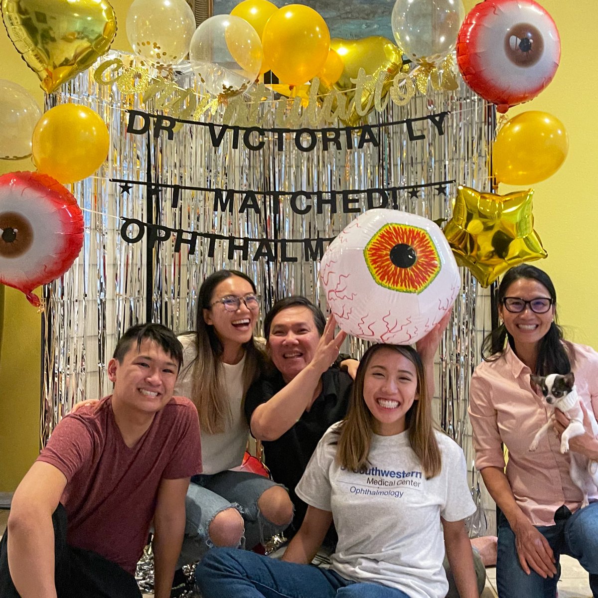 victoriavly's tweet photo. I matched at UTSW for ophthalmology yesterday and it still feels unreal! I am so grateful for all the support from my family, mentors, and friends! And big congrats to all of my colleagues and their achievements! Sending you all virtual Texas-sized hugs! 💞🎉🥳 #ophthoMatch https://t.co/1P1bu8A82g