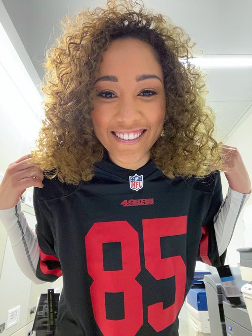 L'ÉQUIPE du soir (@lequipedusoir) on Twitter photo 🚨CADEAU 🚨
RT & FOLLOW <a href="/lequipedusoir/">L'ÉQUIPE du soir</a> pour gagner le maillot des
<a href="/49ers/">San Francisco 49ers</a>, franchise historique du football américain🏈
Le vainqueur vous sera dévoilé par <a href="/vsainsily/">Virginie Sainsily</a> ce soir dans l'émission !
#EDS 🚨CADEAU 🚨
RT & FOLLOW <a href="/lequipedusoir/">L'ÉQUIPE du soir</a> pour gagner le maillot des
<a href="/49ers/">San Francisco 49ers</a>, franchise historique du football américain🏈
Le vainqueur vous sera dévoilé par <a href="/vsainsily/">Virginie Sainsily</a> ce soir dans l'émission !
#EDS