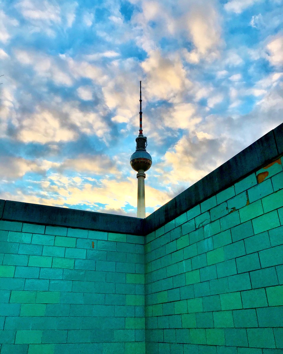 Nuage_nomade's tweet photo. [BLOG] Le blog est enfin de retour et avec en prime avec un nouvel article sur #Berlin , histoire de reprendre un peu le fil de l'histoire ... #expatlife 

https://t.co/V7GQF77jV7 https://t.co/IRfprlTz5z