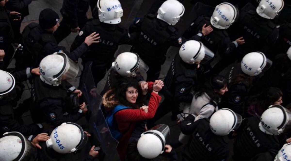 Asıl korkunuz bu gülüş. 

Yaşasın hürriyet!
#AşağıBakmayacağız