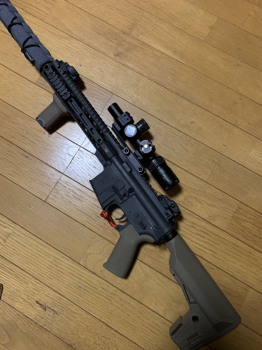 Pumpkin_Makoto's tweet photo. 同じ銃でも光学���器で雰囲気変わる😁
#TAC_ZombieGear
#DISCOVERYOPTICS
#サバゲー https://t.co/Dv1jFHnY30