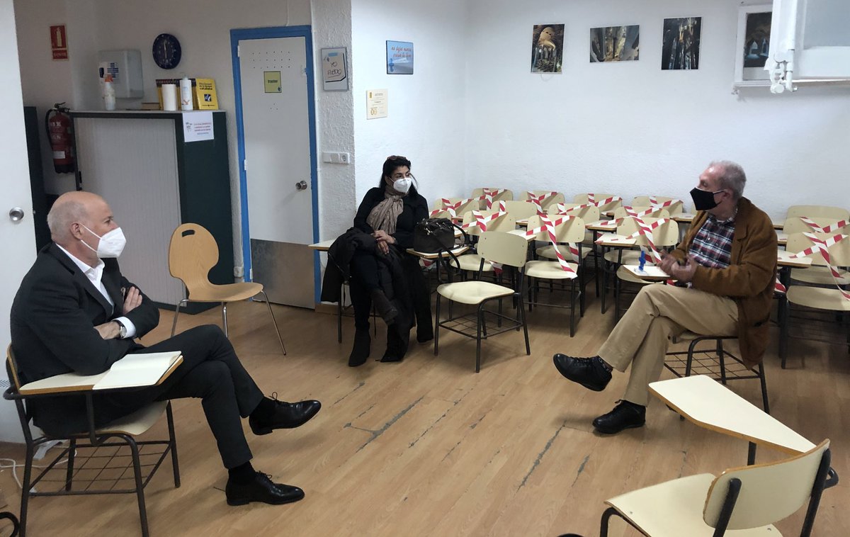 PD_SantAndreu's tweet photo. Posteriorment, el diputat @LluisFontE ha visitat @Tacompanyem1, entitat social del barri de #Navas centrada en la reinserció laboral.

#SiThoPensesPDeCAT https://t.co/DOAsAOMjLm