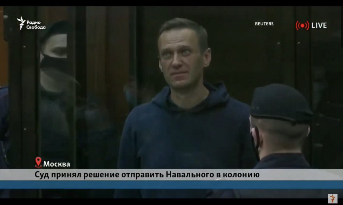 Навальный, сдерживающий слезы — это то, что я запомню на всю жизнь. Я в ужасе 

Пиздец...