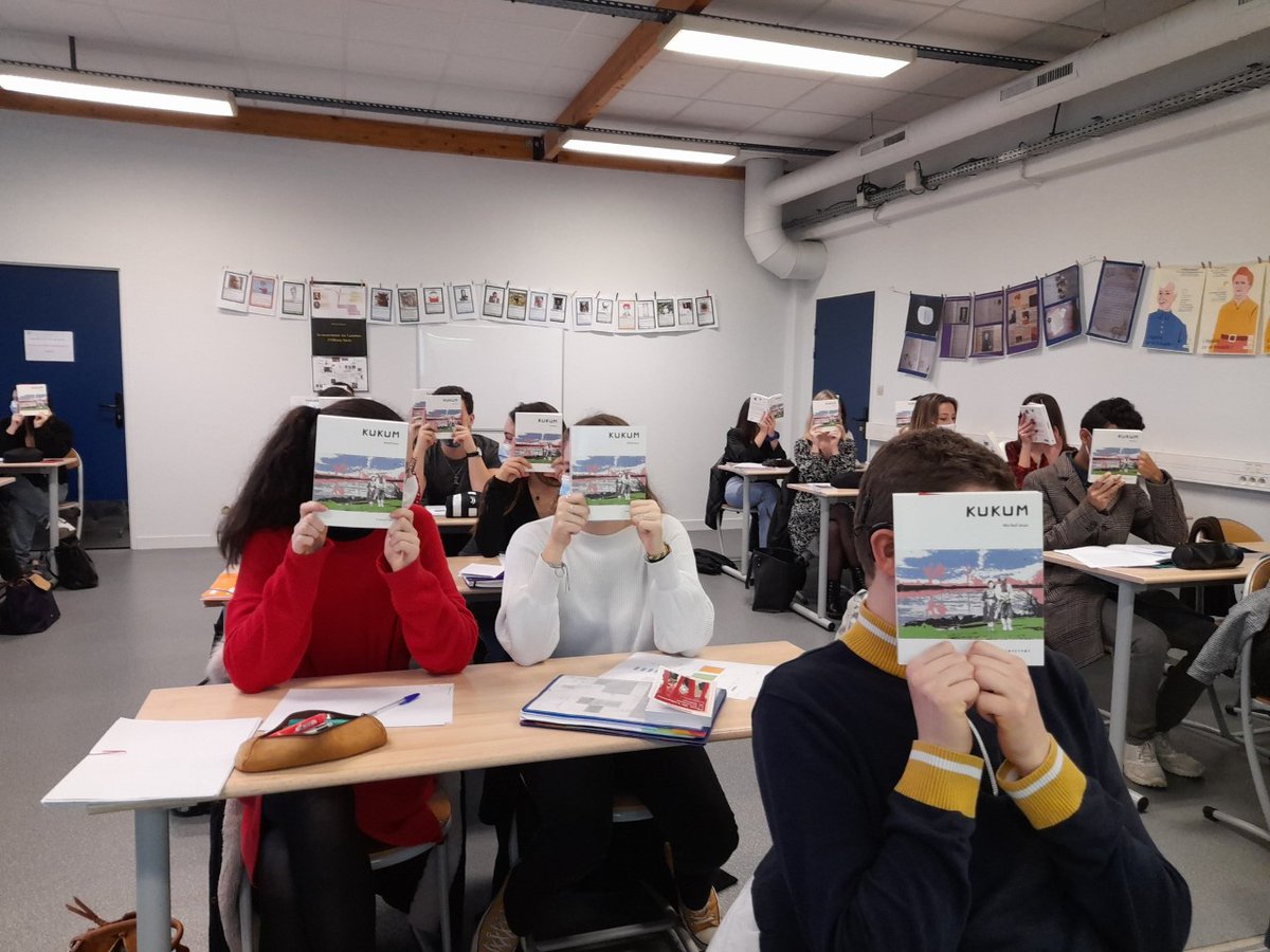 Aujourd'hui en classe, les élèves du lycée Jacques de Vaucanson, à  Tours, dans la région Centre Val de Loire ont au programme, l'étude de Kukum. Vous dire combien ces images, venues de France, me font plaisir. Merci à leur professeure @claire_tstt #Kukum #litteratureautochtonone