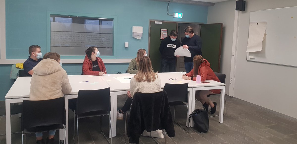 ImmersiveCare's tweet photo. Altijd fijn om studenten te kunnen betrekken! Wij maakten de studenten ergotherapie wegwijs in de wereld van VR voor de zorg, en zij ontwikkelden vervolgens een draaiboek voor een VR-app voor autisme of NAH.  #healthandcarechallenges #creativeandinnovativebusiness @VLAIO_be https://t.co/3wMxbqQRBT