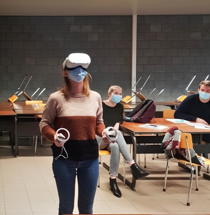 Altijd fijn om studenten te kunnen betrekken! Wij maakten de studenten ergotherapie wegwijs in de wereld van VR voor de zorg, en zij ontwikkelden vervolgens een draaiboek voor een VR-app voor autisme of NAH.  #healthandcarechallenges #creativeandinnovativebusiness <a href="/VLAIO_be/">VLAIO</a>