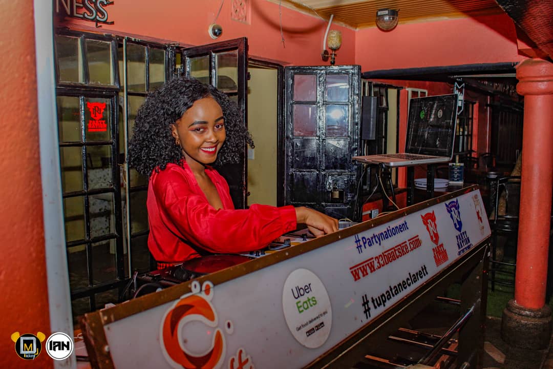vdjmickey's tweet photo. THIKA ROAD: TUESDAYS  live @official_clarett_lounge powered by @bugikaentertainment Its #turntuptuesdays with #vdjmickeylive~Making your Dream Event a Reality~MOH GUIDELINES APPLY @ianarts_ https://t.co/JdnCOxOlJE