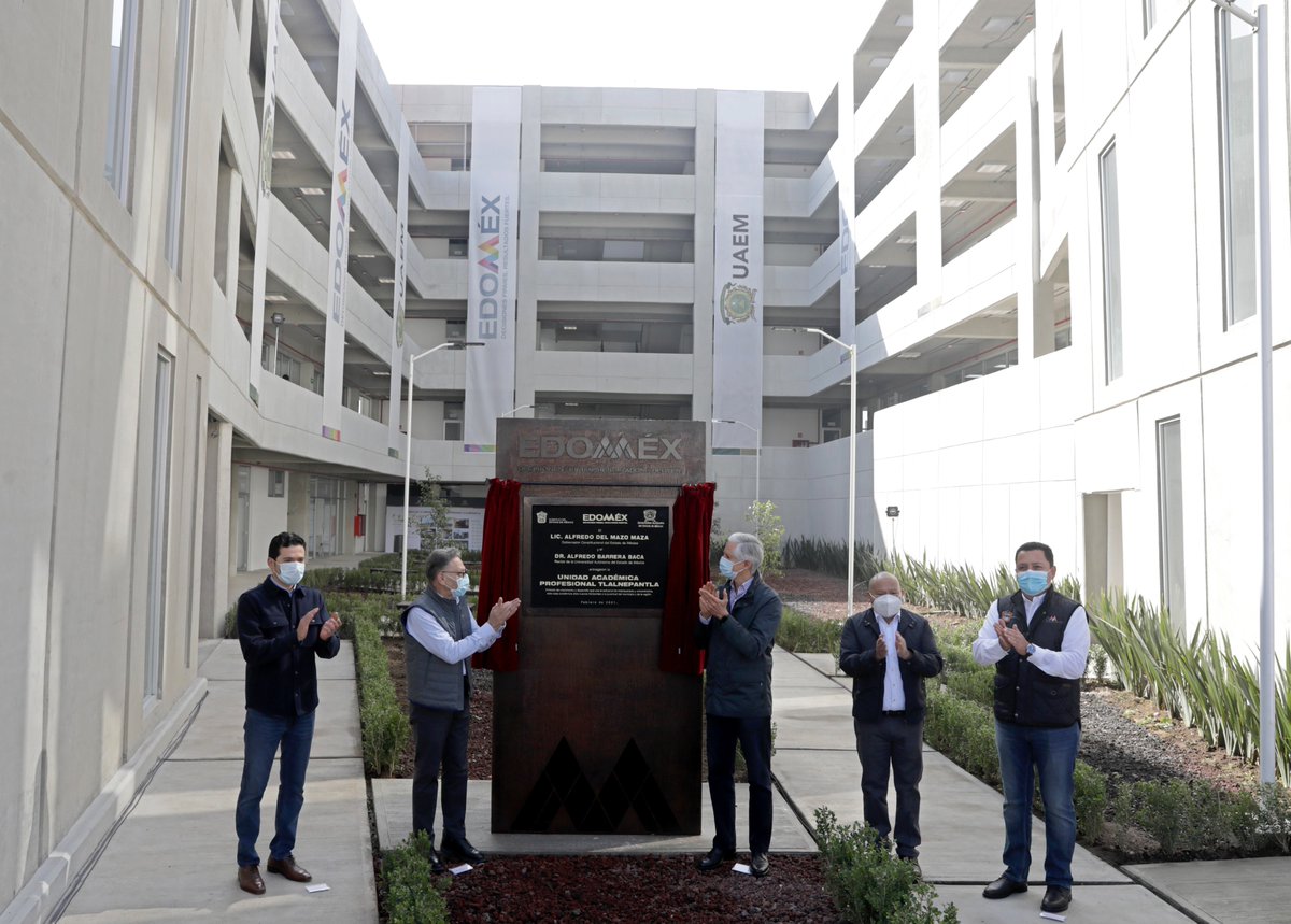 Inauguramos con Alfredo Barrera <a href="/Rector_UAEM/">Carlos Eduardo Barrera Díaz</a>, la Unidad Académica Profesional #Tlalnepantla de la <a href="/UAEM_MX/">UAEMéx</a>. Ahora son más y mejores opciones educativas para toda la Zona Metropolitana del Valle de México.