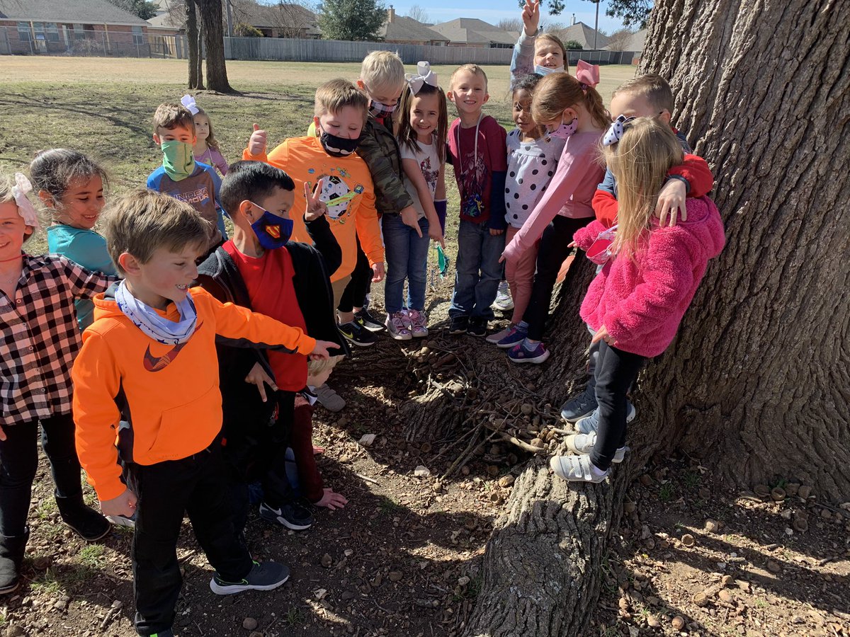 5elisabethp's tweet photo. Happy Groundhog’s Day! My students built a groundhog burrow today at recess. #MISDProud @misdmpe https://t.co/VT1ipU0UVC