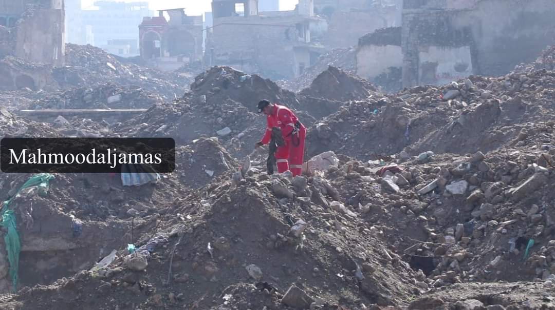 AliBaroodi's tweet photo. Nothing  new, more dead bodies are picked from under the hills of debris in the river side area of the old Town in #mosul. This keeps happening every couple of weeks.
#mosul2021
Photos: Mahmood Al-Jammas https://t.co/zzItcC9JJ9