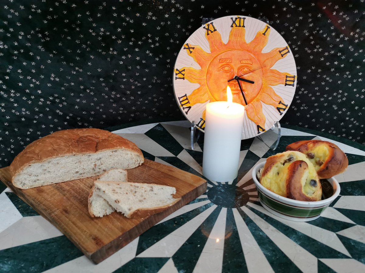 SatoriDesigns's tweet photo. Celebrating Imbolc with homemade honey &amp; sunflower seed bread and custard swirls. Peace and light to all xx https://t.co/G3MnUTD9cK