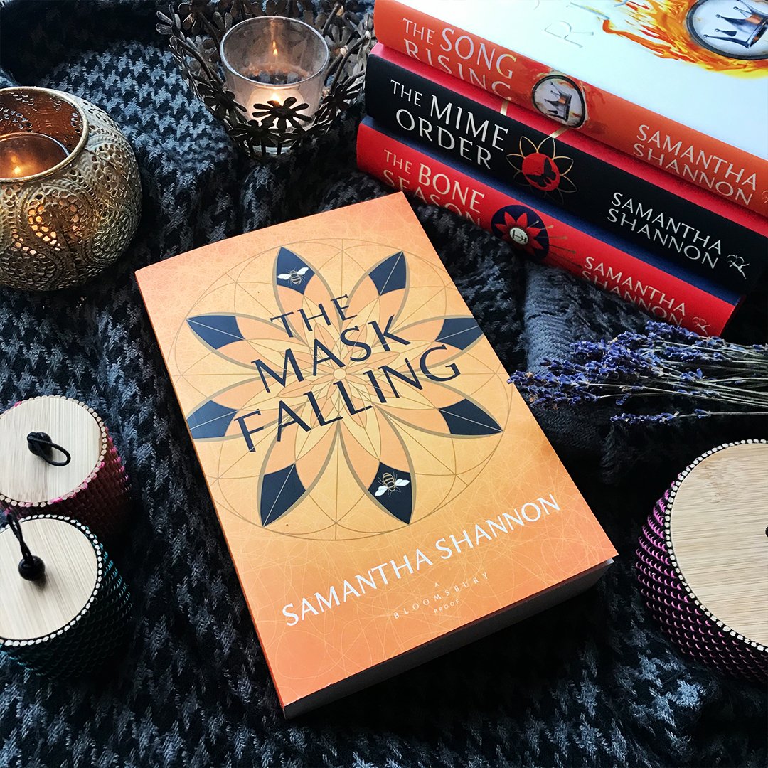 BloomsburyBooks's tweet image. 🎉🎉 Huge congratulations to @say_shannon on THE MASK FALLING reaching #7 on the Sunday Times Hardback Fiction chart!

🐝🐝🐝

“Phenomenal... An unputdownable continuation of the saga” – Waterstones, the best books to look forward to in 2021

#TheBoneSeason #TheMaskFalling