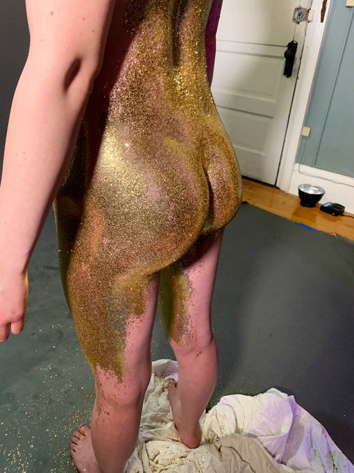 Felt like a pirate with all this golden booty🤩 ✨ . From bts to final thanks again to @hagridmedia for<a href="/tag/selfie"class="tags"><span>#selfie</span></a><a href="/tag/model"class="tags"><span>#model</span></a><a href="/tag/shower"class="tags"><span>#shower</span></a><a href="/tag/onlyfans"class="tags"><span>#onlyfans</span></a>