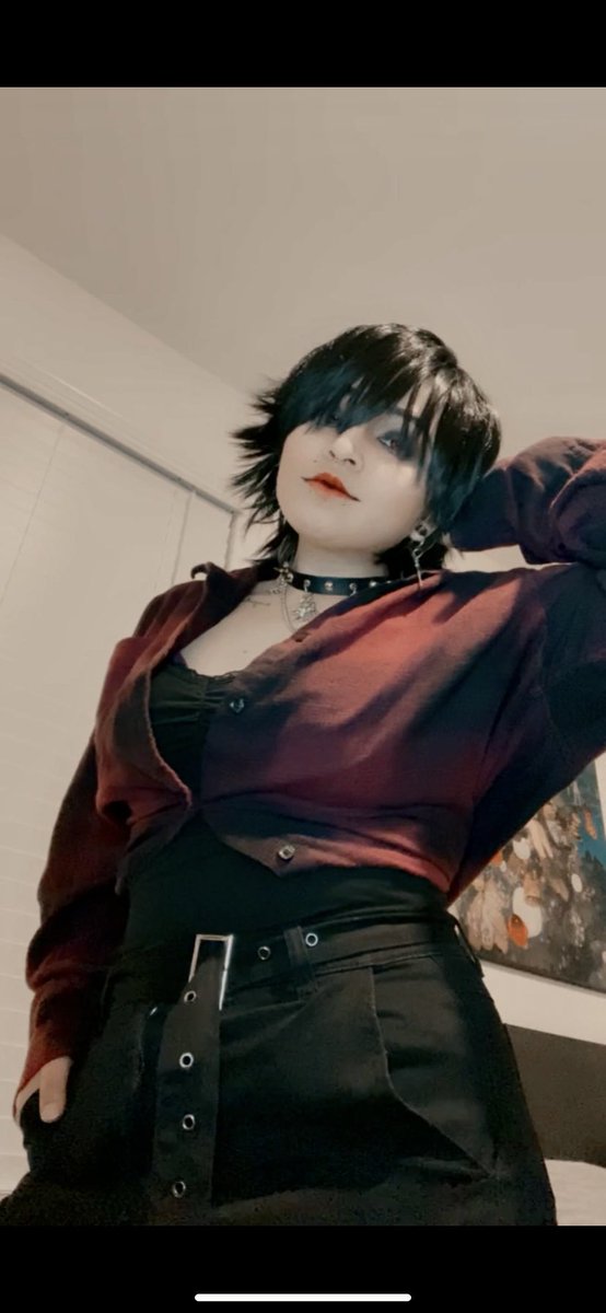 Life_0n_Marz's tweet photo. Vampire hours⏳
.
.
.
#vampire #bloodlust #marceline #marshelllee #adventuretime #cosplay #nonbinary #demoneyes #redeyes https://t.co/qFMHju9yAV