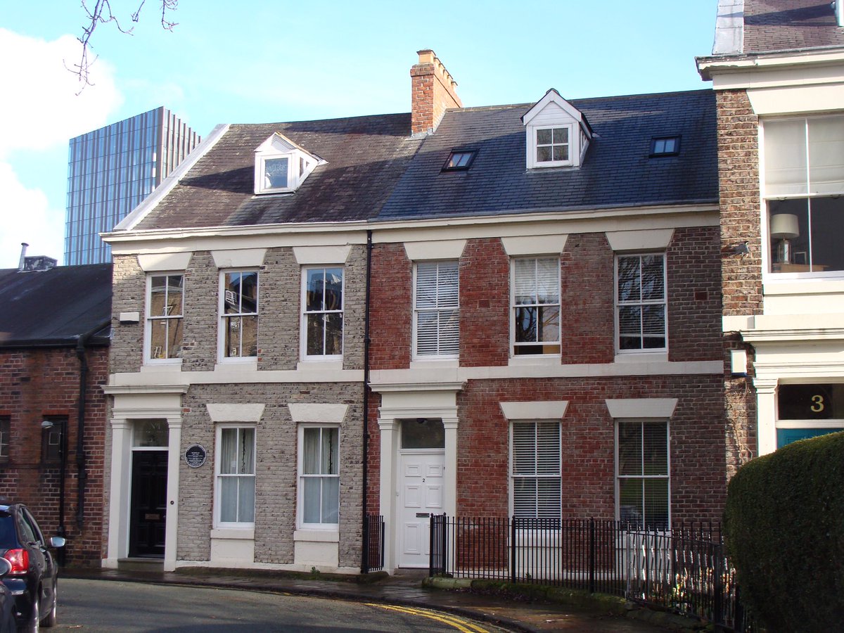 More house on the terraces that make up Summerhill Square  @Old_LowLight  @PJDThomas  @KerryAtkin1