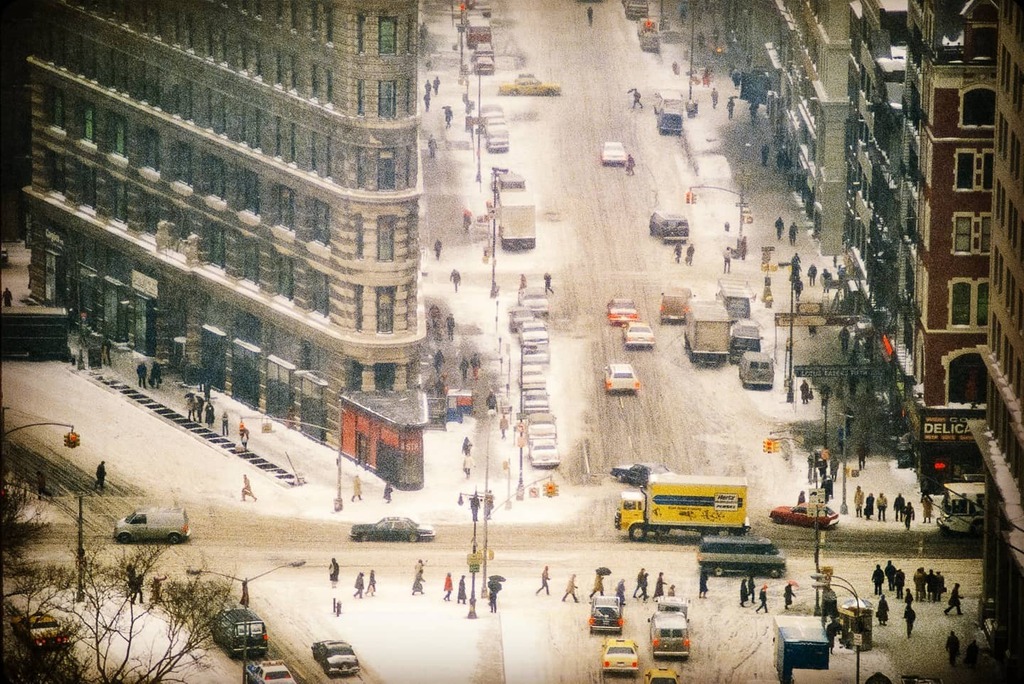marvin_moore's tweet photo. Snowy day in NY circa 1985. Much worse today!

#snowdays❄️ #kodachrome #5thavenue #broadway #miningthearchives #nyc #newyorkcity https://t.co/LdnyZyO6P8 https://t.co/KV89KLJUlC