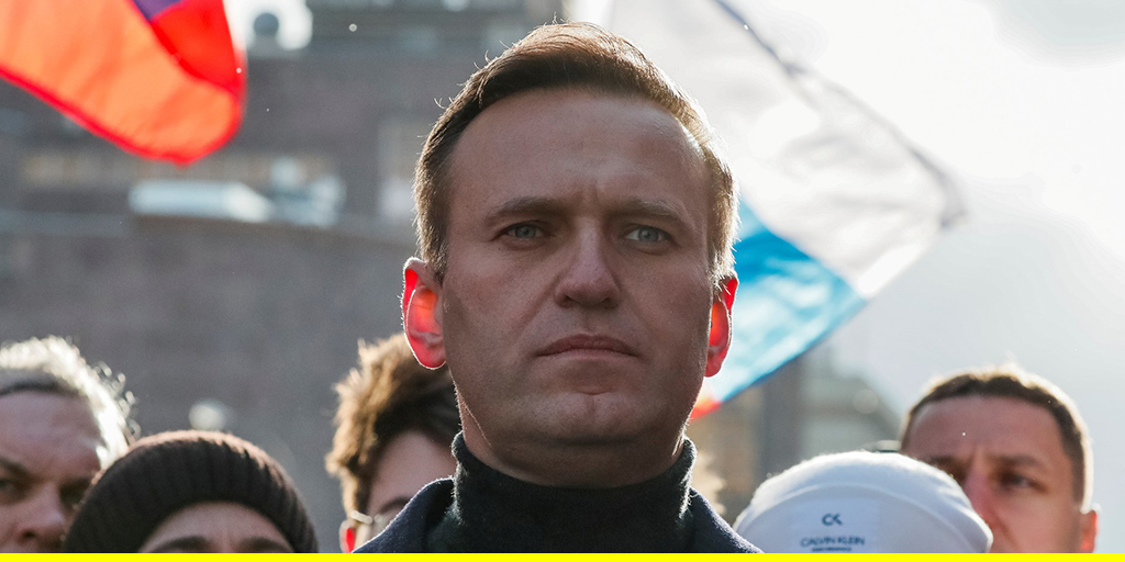 amnestyfrance's tweet photo. Alexeï Navalny vient d'être condamné à 2 ans et demi de prison dans une colonie pénitentiaire. 

Une mascarade de justice à caractère politique.

Jusqu’à ce qu’il soit libre, nous dirons #FreeNavalny ! https://t.co/rjOus6D5Un