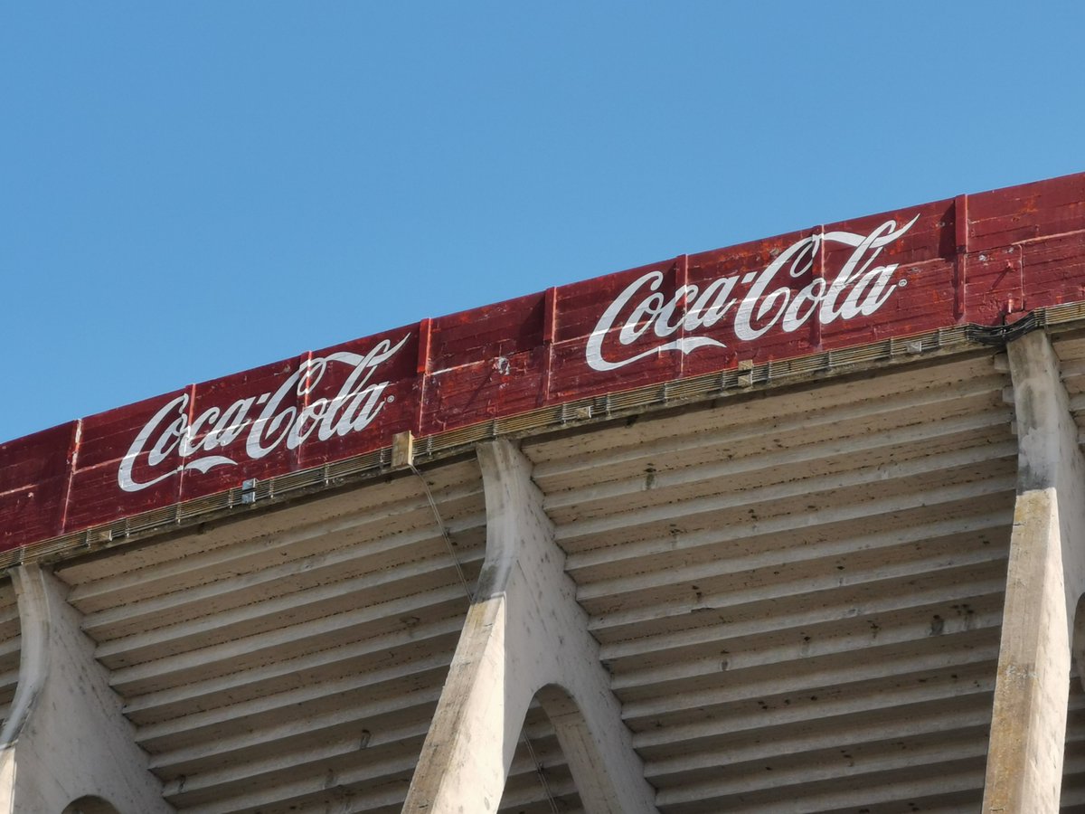 In Argentinië zijn ze gek op Coca-Cola. Bij River was de Amerikaanse multinational overal aanwezig. Geschilderde reclames zijn een van mijn fetisjen, dus dat was genieten.