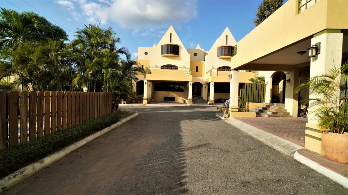 nnboogie's tweet photo. 6 bed 5 bath townhouse for RENT in Paddington enclave of Kingston 6. /1

USD $4,000/Month #realestatealert

DL-0571 https://t.co/Mv938wt5F0