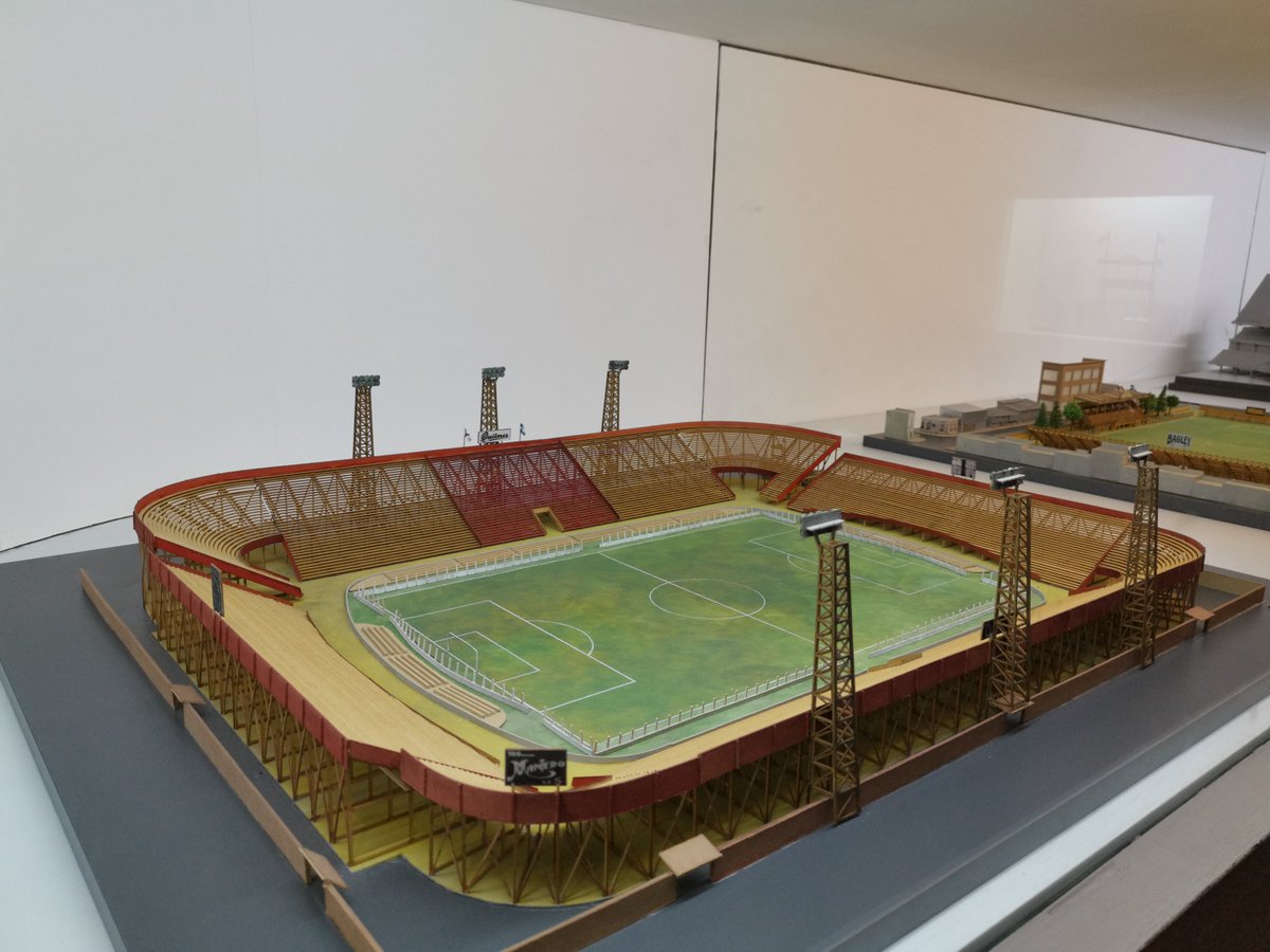 We bezochten ook meteen het museum en zagen daar modellen van de vroegere stadions. River Plate begon ooit in La Boca en was de buurman van Boca Juniors.