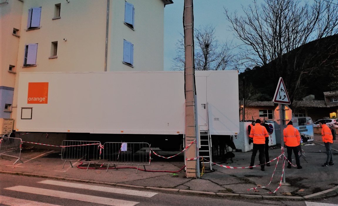 ⛰️3000 m3 de roches,
⚙️ 1 Nœud de Raccordement Abonnés,
👥 1200 lignes téléphoniques,
🚛 1 camion en central de substitution.

Retour sur la réhabilitation et la modernisation du central Orange au village des #Mées suite à un éboulement spectaculaire survenu fin 2019 ⤵️
[1/4]