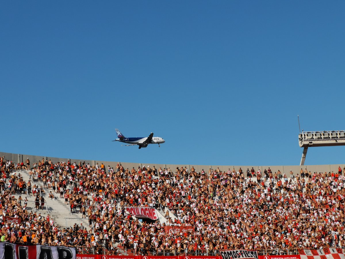 Voor  @JIH1980 was het helemaal feest, want hij is naast vincker ook een vliegtuigspotter en bij River Plate kun je die twee hobby's mooi combineren.