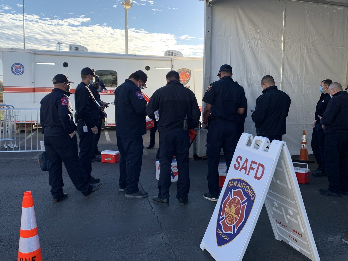 SAMobileHealth's tweet photo. MIH Blue Team heading out to provide vaccinations to home bound seniors. Please be patient SA and do not call 911 or 311 for vaccination appointments. There are no possible referrals or numbers to call to schedule an appointment at this time. @KENS5 @ksatnews @News4SA @KABBFOX29 https://t.co/keOLPJm3YA
