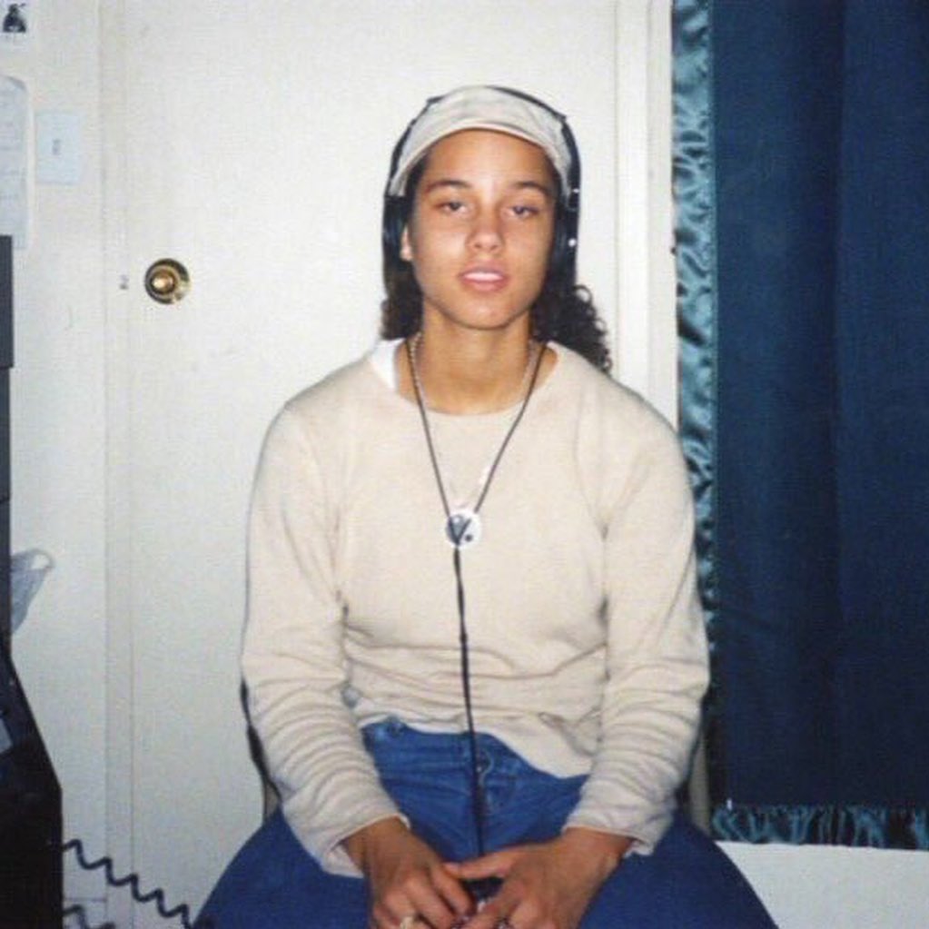 it’s time to have the alicia keys discussion. i’ll call this one the “does alicia keys have a lil sugar in her tank  thread:”