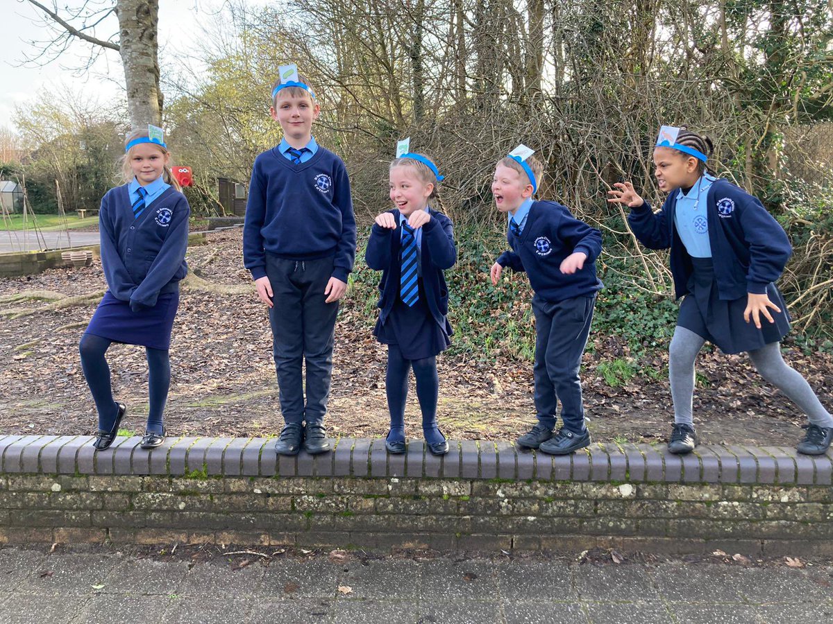 StDunstansCheam's tweet photo. Year 4 have been creating food chains in Science. Using The Head Band Game the children had to guess what type of Producer or Consumer they were and then had to put themselves in the correct order in the food chain. #Scientists #FunWhileWeLearn https://t.co/GlLMNClKme