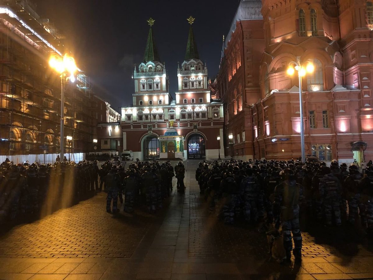 Что случилось в мск. Манежная площадь Москва. Манежная площадь Москва сейчас. Манежная площадь москвасецчас. Варламов Манежная площадь.