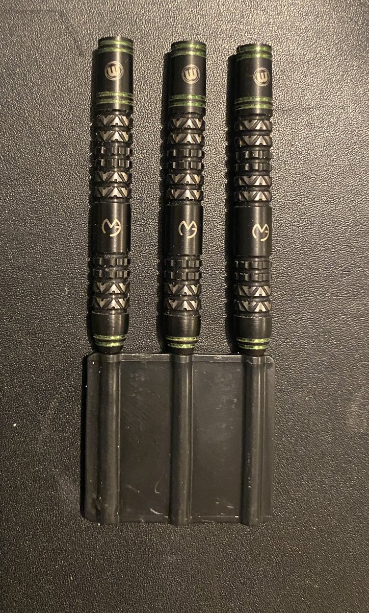 Giveaway 🗣🗣 Cleaning out my case found a set of prototypes I was testing for my Vantage range. These a a great dart. All you need to do is Like & RT this 💚🔄 Follow me @MvG180 @Winmau @ModusDarts180 Tag a friend #MvGCompetition
