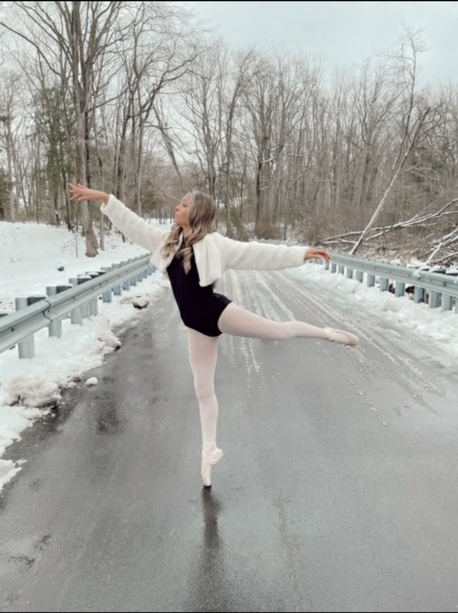 Ms_EJacks's tweet photo. TWP Dancer Angela dancing on pointe in the snow! βββ€ @TWPDanceDept @twppride @TWPSuperVPA
#dancersdance #twpdance #twppride #snow #pointe #dancinginthesnow https://t.co/gbeTbthegV