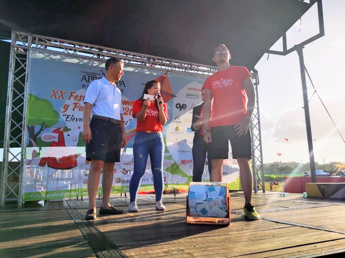 weiasecas's tweet photo. Al aire libre o en línea, el célebre Festival de Cometas y Panderos de @Aprochipa siempre volará alto y llegará lejos para unir corazones, familias y culturas. De antemano, felicidades 🎉🎈 https://t.co/263lzymzCC