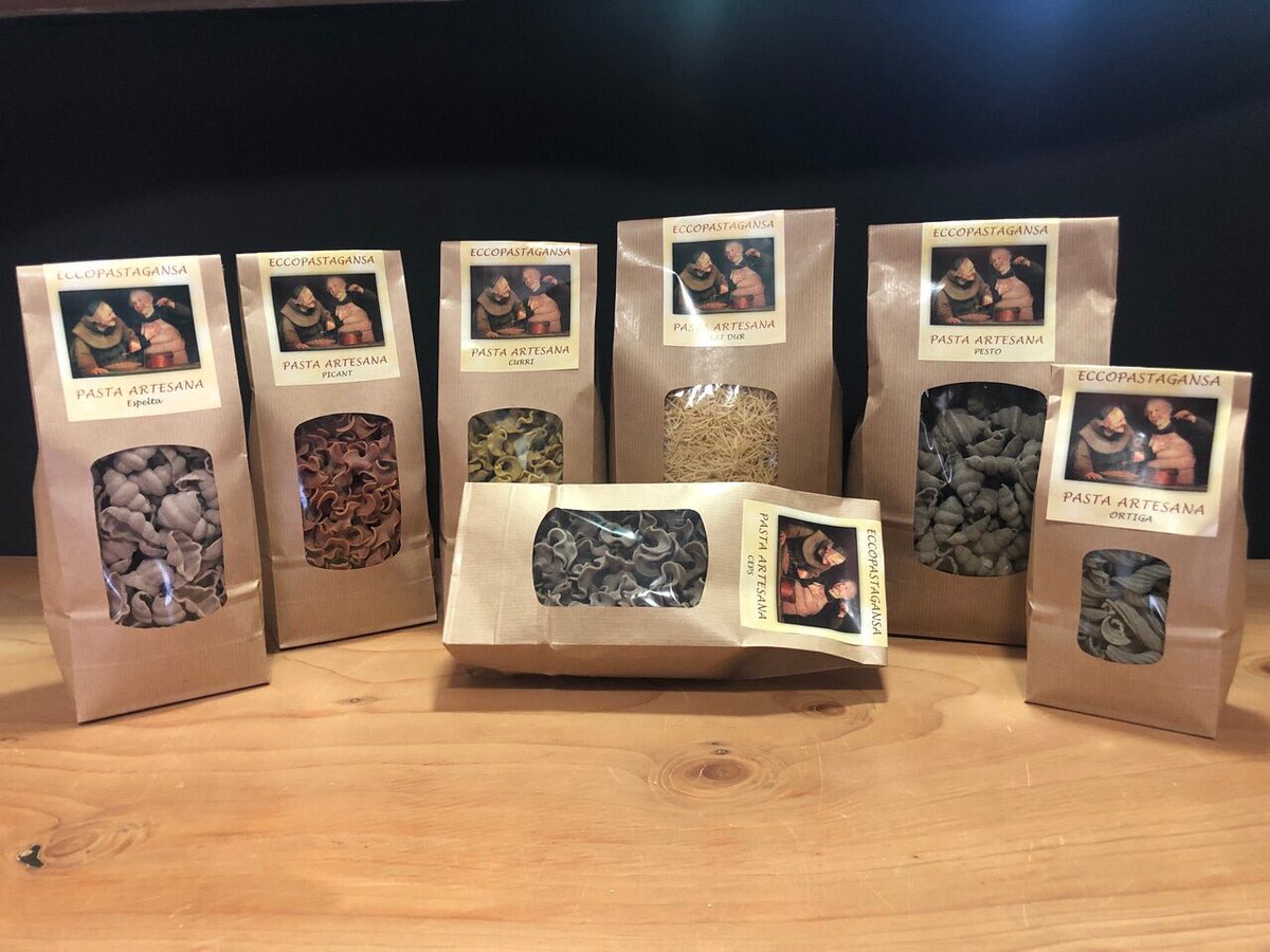 fessrural's tweet photo. 🍝#Eccopastagansa neix a Lliurona, a l'Alt Empordà, treballant l'elaboració de pasta artesana i la producció elaborada amb ingredients ecològics.

✊🏻🌿Col·laborant amb establiments de proximitat elabora la pasta, l'asseca, l'empaqueta i ven a fires i a botigues especialitzades! https://t.co/W1sEBO7voY