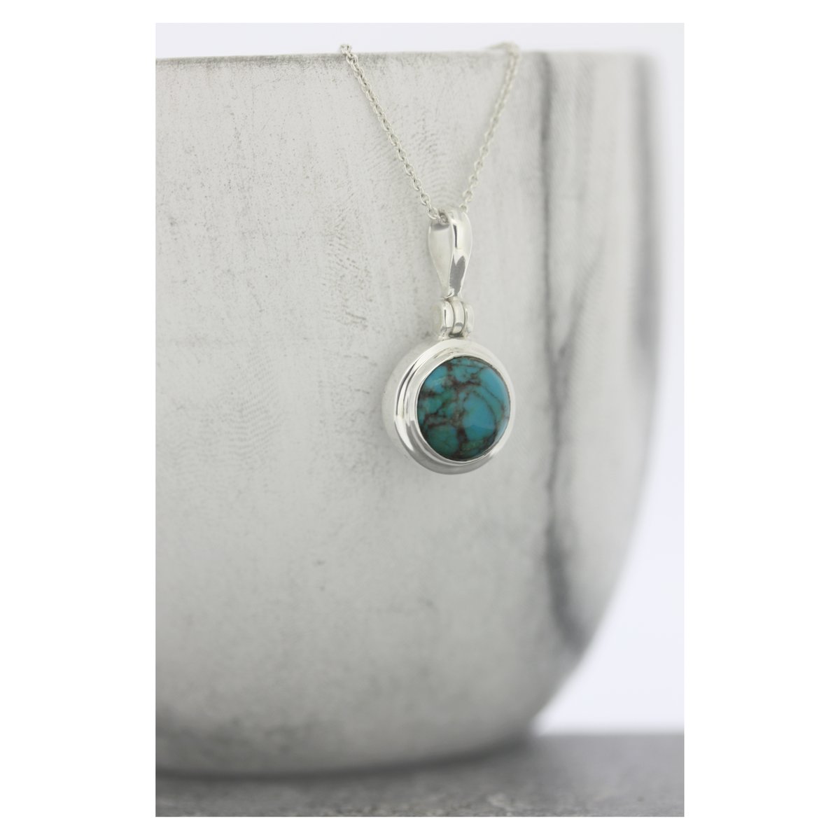 Nova_Silver's tweet photo. Back in stock today! This simple turquoise pendant is beautiful on its own or layered up with other pendants. 

https://t.co/SHFww6wbck

#standwithsmall
#turquoisejewellery
#layeredjewellery 
#shopsmall 
#whereyoushopmatters
#supportnorfolk 
#norwichlanes
#shopnorwich 
#gift https://t.co/l1WRRv9C8o