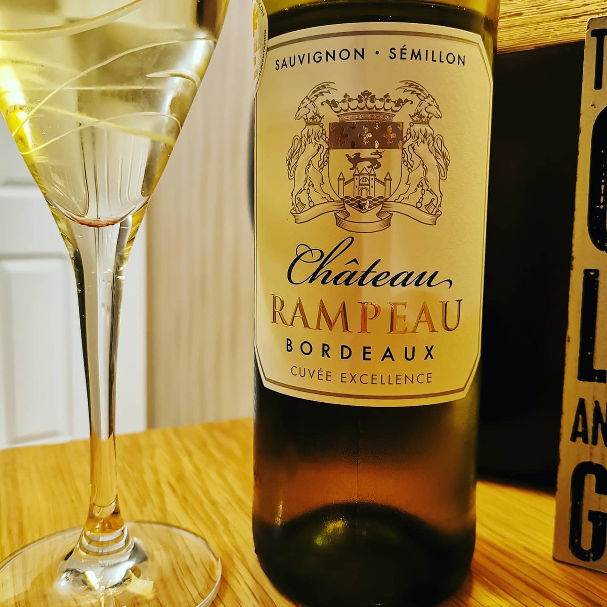 gloryofwine's tweet photo. Delicious halibut fillet with caper crumb & hispi cabbage. Paired with a delicious Bordeaux Blanc, a blend of Sauvignon & Semillon
#wine #winetasting #wineandfood #wineandfish #vin #vinblanc #vinbordeaux #bordeauxblend #bordeauxblanc
#fishcookery #halibut https://t.co/khlM5A89AJ
