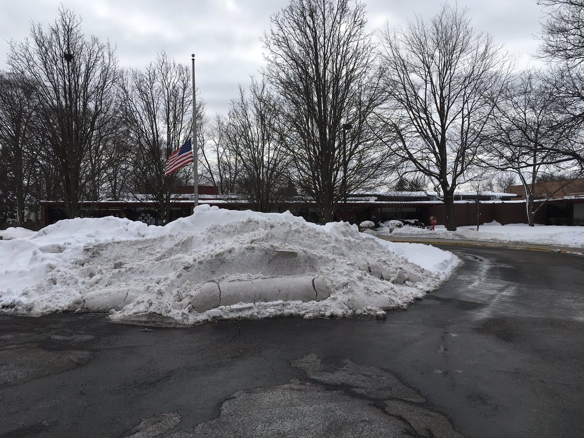 DPS109's tweet photo. How it started/how it’s going.... #Engage109 #yaywinter @109SouthPark https://t.co/PGwXPsJyXO