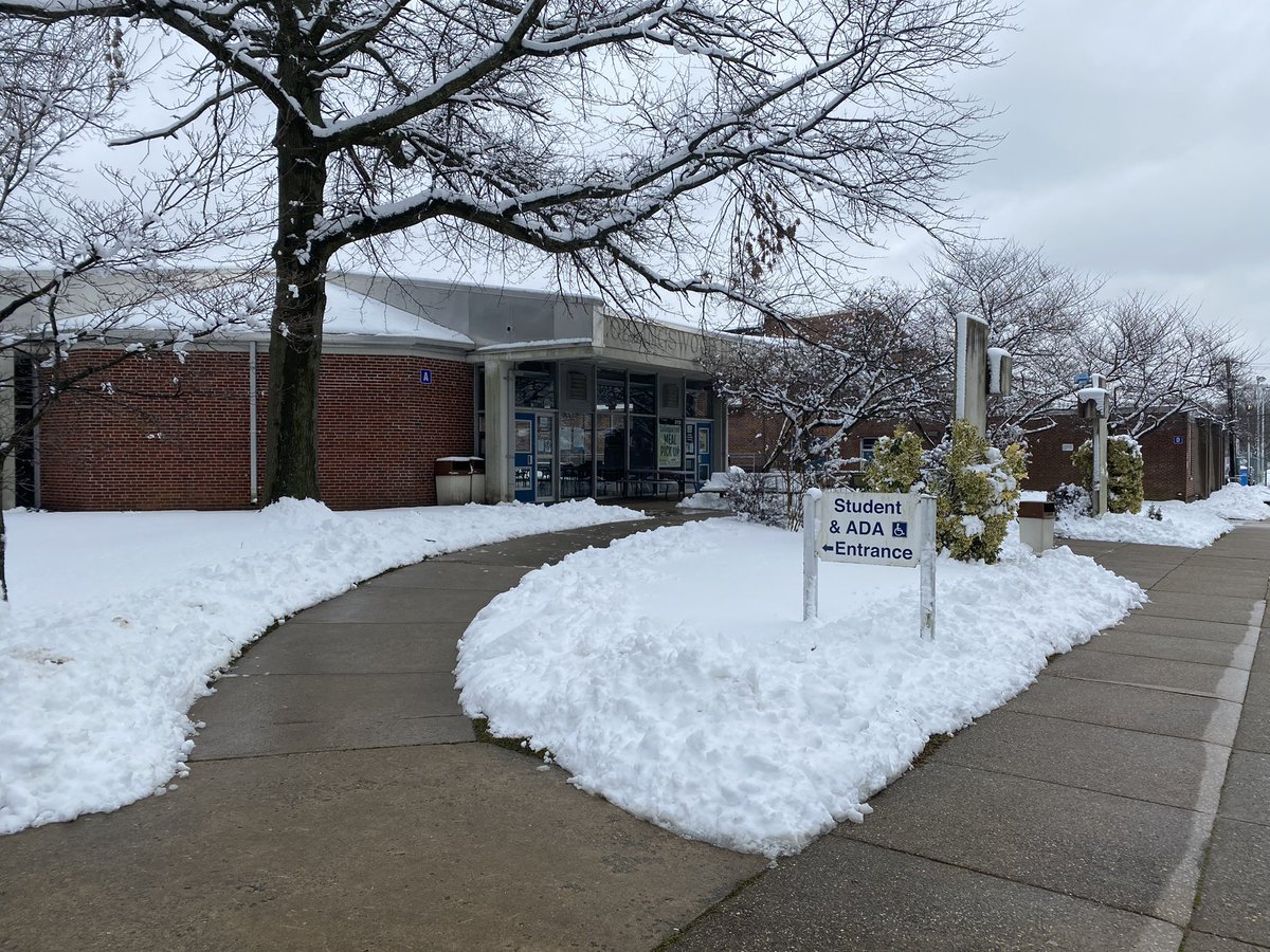 cps_BG's tweet photo. Some pictures of our team work clearing snow at the High School https://t.co/ixFQdZ5WT5