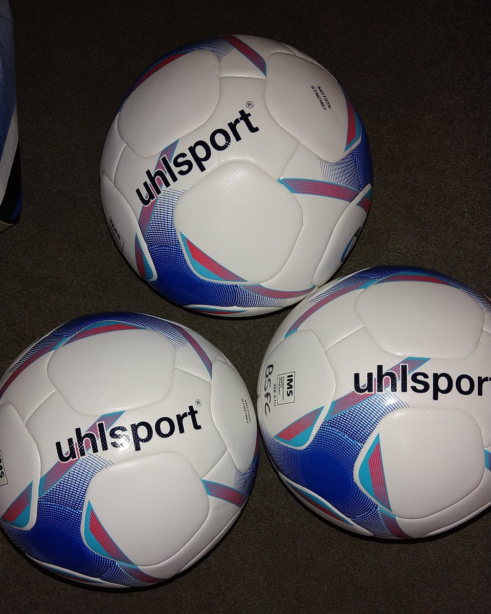 BrandonSportFC1's tweet photo. To some this is just a picture 3 footballs, to me it's a symbol of what's missing right now ⚽⚽⚽ #grassrootsfootball #football #training #coldwetsaturdayafternoon
https://t.co/Dsh4UBLRqT https://t.co/1eZt87roE1