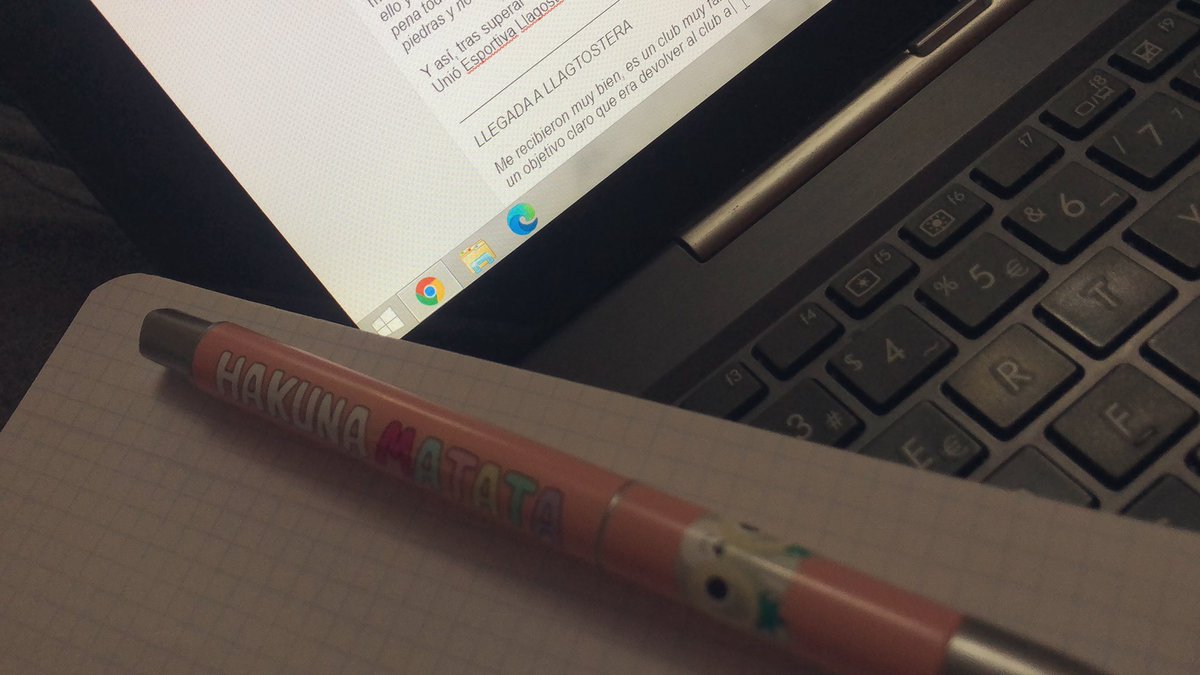 gfc_miriam's tweet image. 👋🏼 ¡Hola @UELlagostera! 
📝⚽️Preparando la próxima entrevista en @NuestraSegundaB.

¿Vuestro número favorito? A mi me gusta el 9😏🤫🚀💥