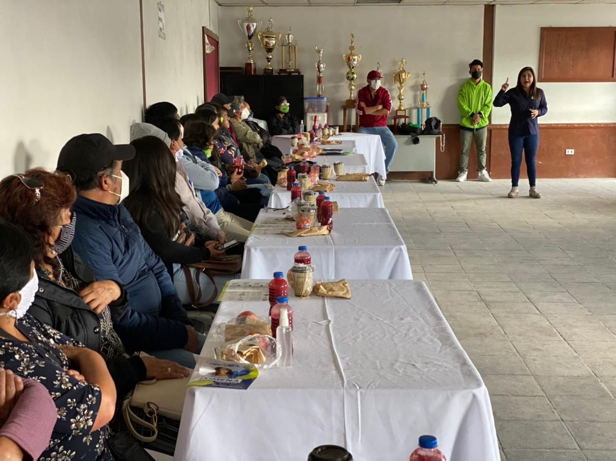 35MOVER's tweet photo. Esta mañana, la única candidata mujer a la presidencia @XimenaPena1  compartió un desayuno con dirigentes barriales del norte de Quito. Gracias por dejarnos llegar a sus hogares con nuestro mensaje, queremos garantizar su bienestar. #VuelveLaDignidad #VuelveLa35 https://t.co/fk5MdUcmgz