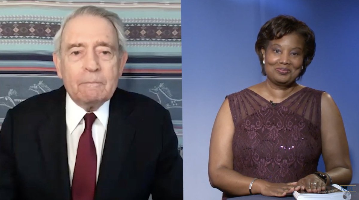APStylebook's tweet photo. When Lisa Matthews, assignment manager of U.S. video for the Associated Press, was sworn in as the 114th president of the National Press Club this week, she placed her hand on the AP Stylebook to take her oath, administered by Dan Rather.
@LisaNMatthews @DanRather @PressClubDC https://t.co/2WJTeNwyzc