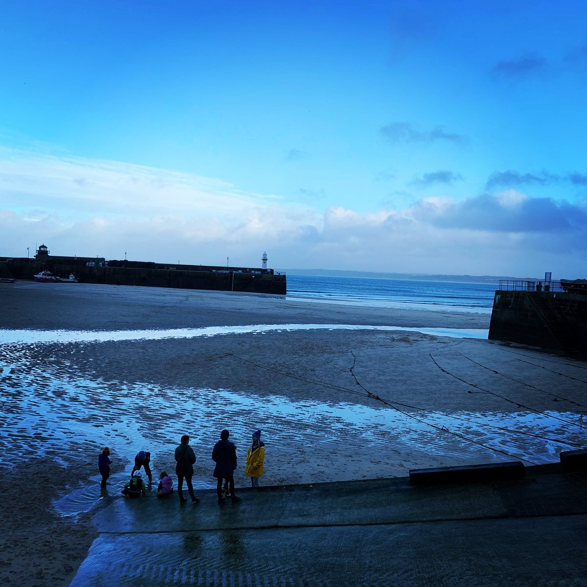 artlanticart's tweet photo. Same view, different day. Lockdown Tuesday 2 February 2021 - View from entrance to studio #stives #cornwall #seekinginspiration #artistinspiration #lockdownlife #sameviewdifferentday https://t.co/VvqtmpVLKd